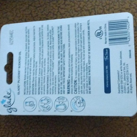 Two Glade and One AirWick Plug Warmers - Picture 4 of 5
